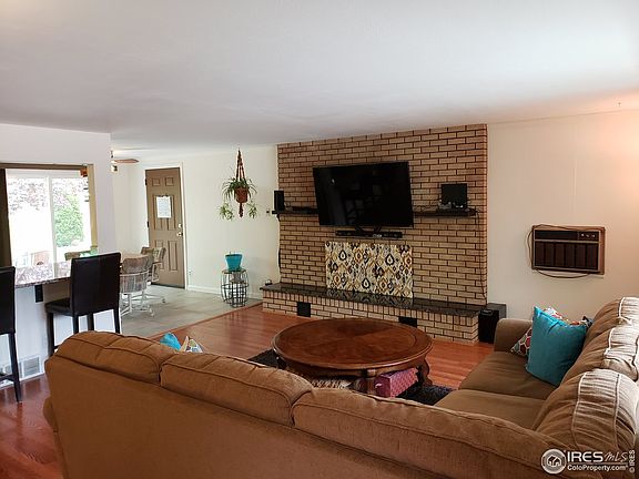 3rd image of 1008 E Prospect Rd
