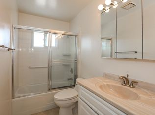 951 Pebbleshire Rd, Glendale, CA 91207