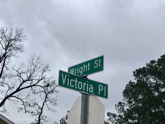 4th image of 406 Victoria Pl