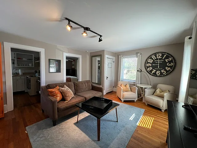 1 bed, 550 sqft, $1,200 — Photo 2