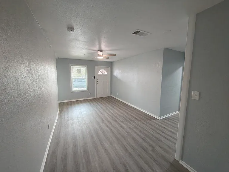 202 Margaret Lee St — Photo 2