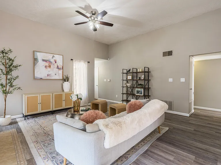 10241 Las Casitas Ct NE — Photo 11