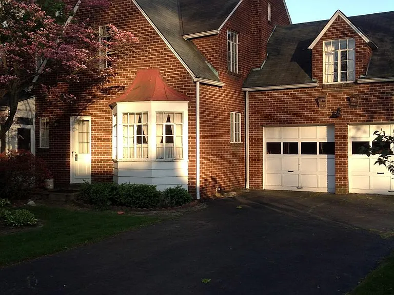 4104 Hudson Dr — Photo 2