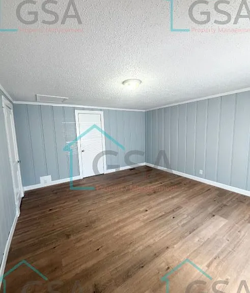 201 S Leach St — Photo 10