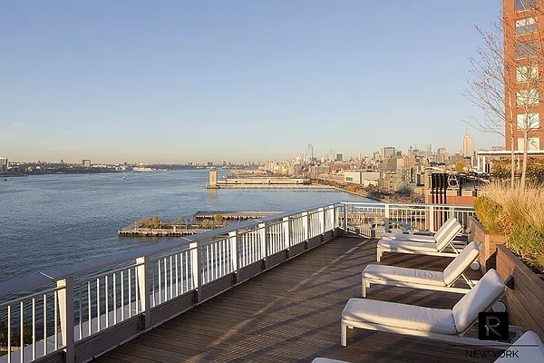 Sold by R New York | media 29