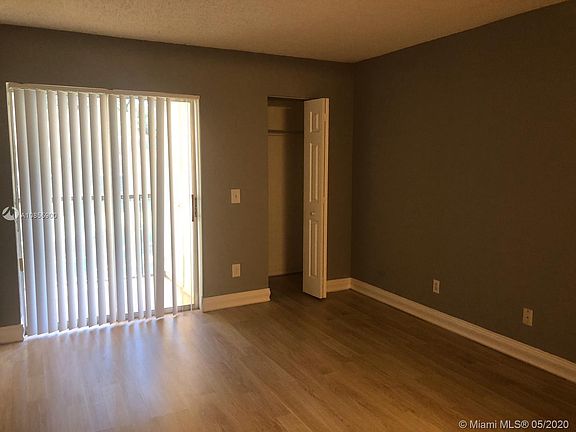 3rd image of 314 Meadows Cir #314