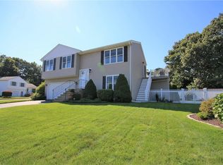 2 Spring Meadow Cir, West Warwick, RI 02893