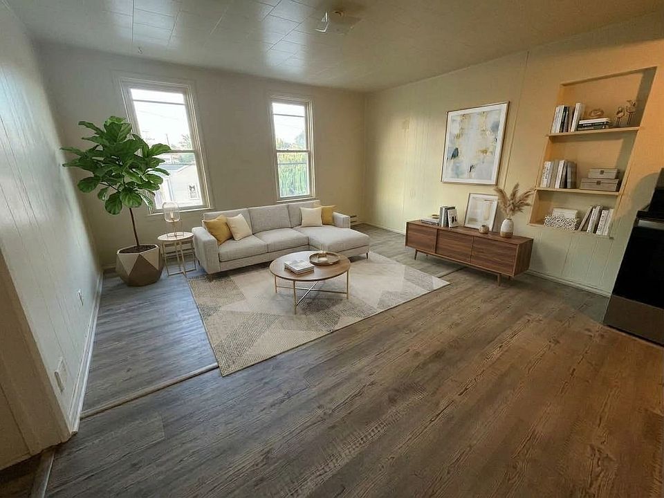 1st image of 304 E Main St #2