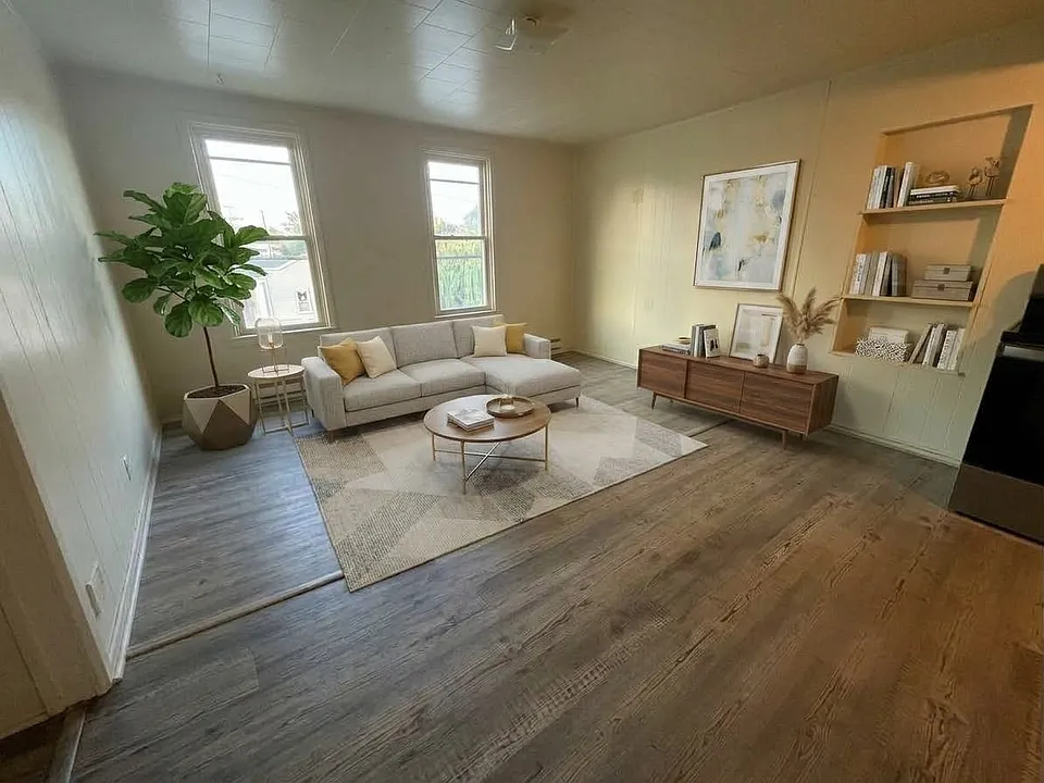 304 E Main St #2