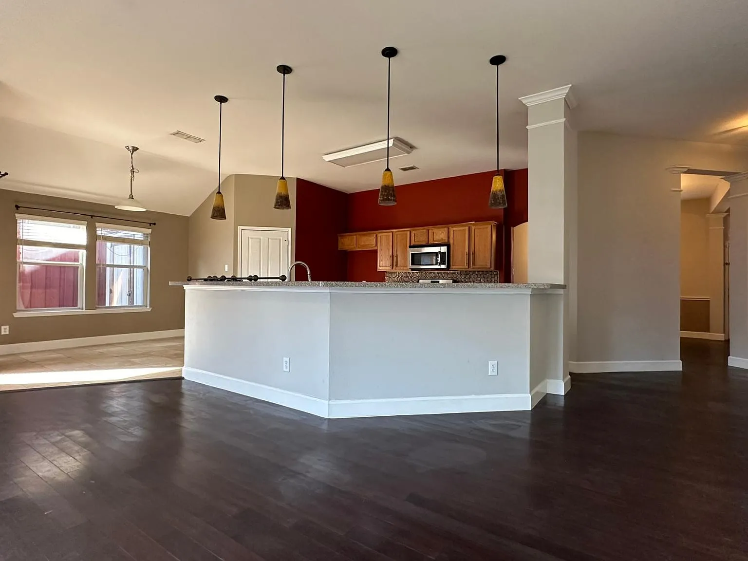 835 Roaring Springs Rd — Photo 2