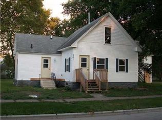 807 Ellis Blvd NW, Cedar Rapids, IA 52405