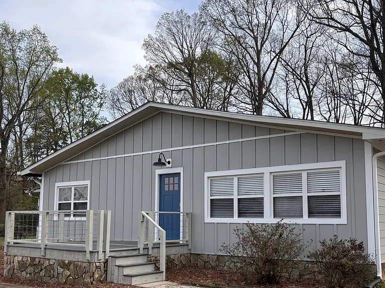 182 Commodore Loop — Photo 1
