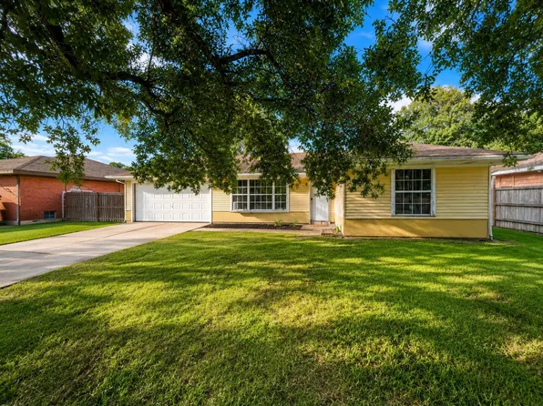 300 George Ln, Port Arthur, TX 77642