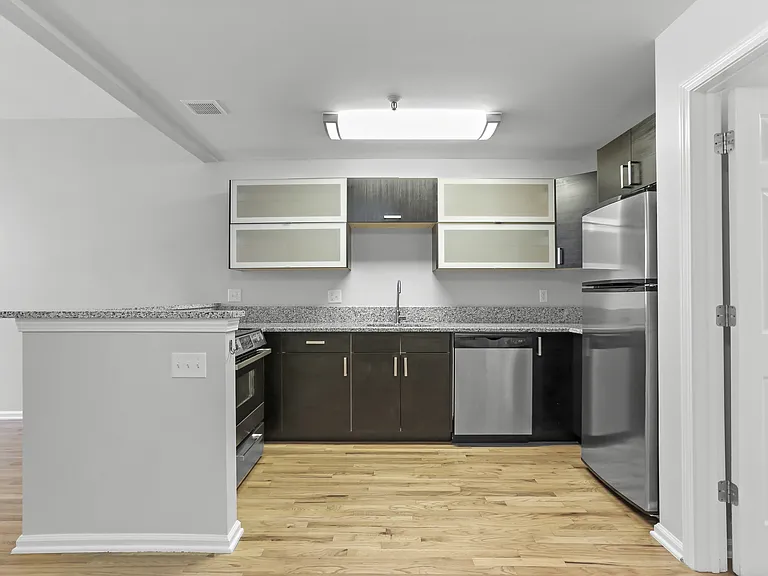 102 Lansdale Ave #V — Photo 6