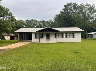 589 1st St, Chipley, FL 32428
