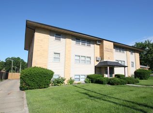 800 13th St APT 10, West Des Moines, IA 50265