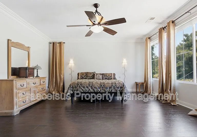 2792 Camphor Ct — Photo 10