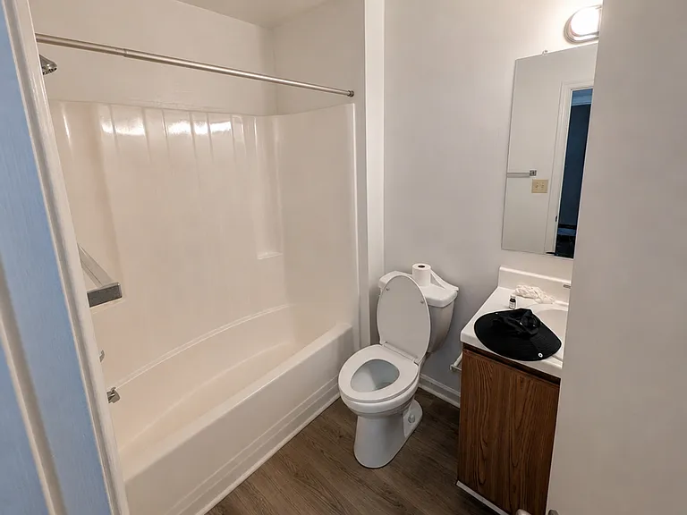 Amhurst III Apartments — Photo 12