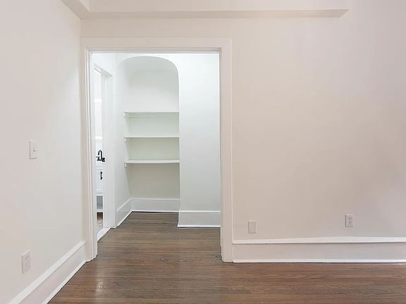 3rd image of 605 W Maple Ave #C4