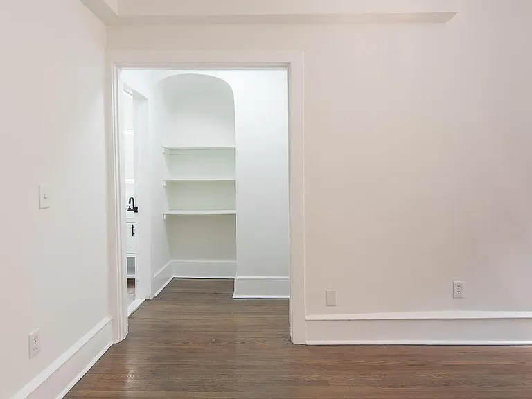 602 W Maple Ave #J1 — Photo 2
