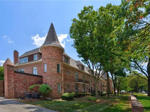 8361 Somerset Dr APT 205, Prairie Village, KS 66207