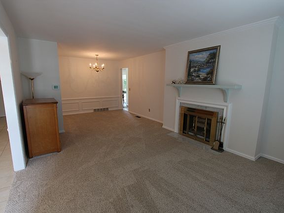 2nd image of 114 Hillcrest Ln