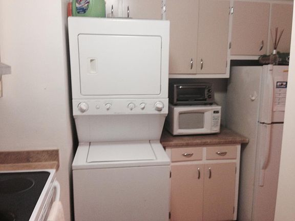 Kitchen/ Washer Dryer