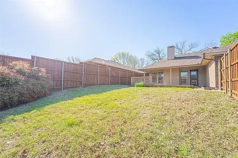 410 W Oak St — Photo 3