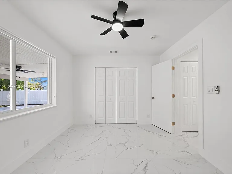 253 SW 4th St — Photo 15