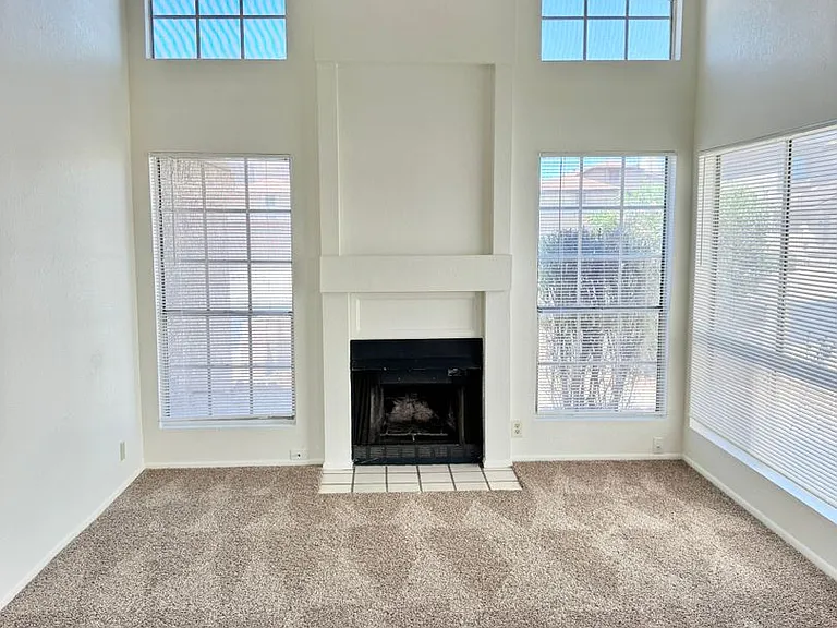 6319 W Townley Ave — Photo 5