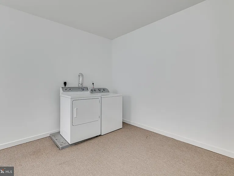 220 W George St #224 — Photo 23