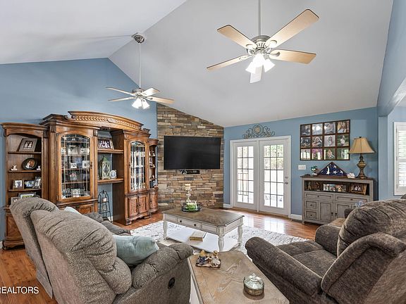 5th image of 118 Cheshire Dr