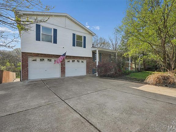 3rd image of 2332 Mickey Dr