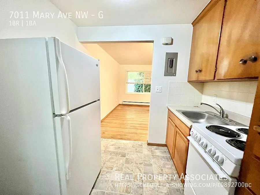 Charming Ballard 1-Bedroom, 1-Bath Plus Lovely Hardwood Floors! **Great Location — Photo 4