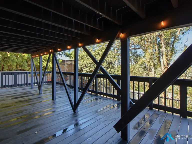 2433 Hines Dr — Photo 18
