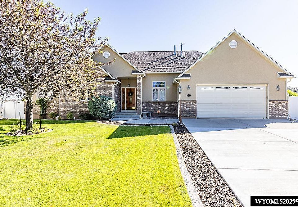 1st image of 2215 Silver Creek Dr