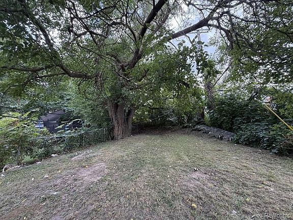 5th image of 127 Jones St