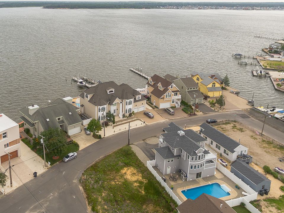1st image of 46 Bay Breeze Dr