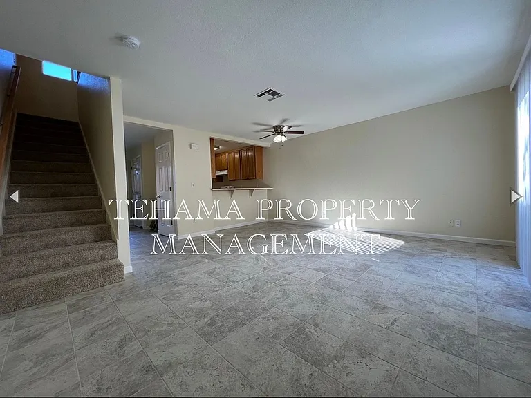 1070 Lakeside Dr — Photo 16