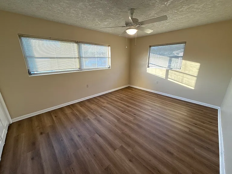219 S Jefferson St — Photo 15