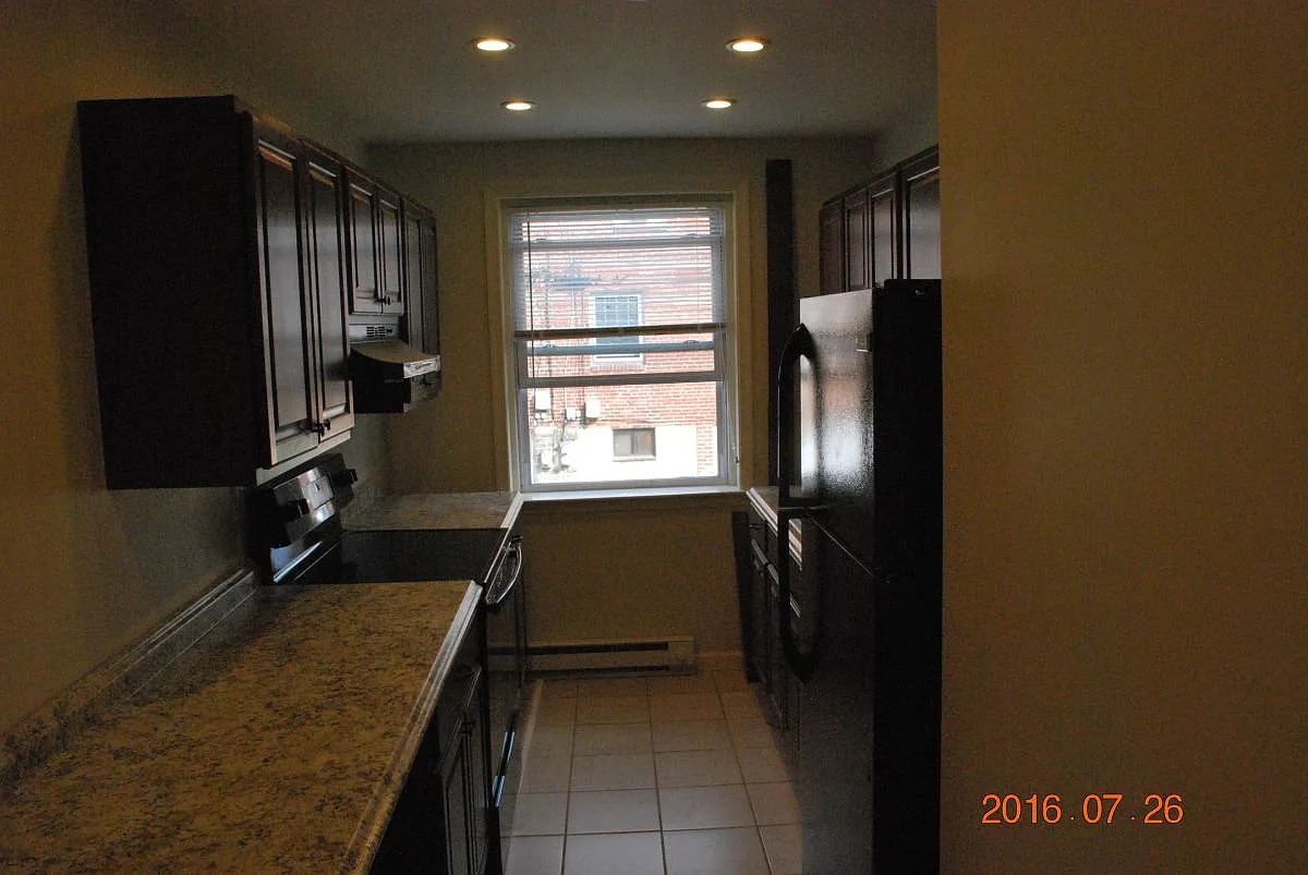 1 bed, 700 sqft, $1,100 — Photo 3