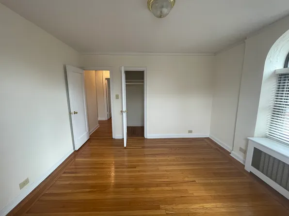 2728 Henry Hudson Parkway image 9 of 12