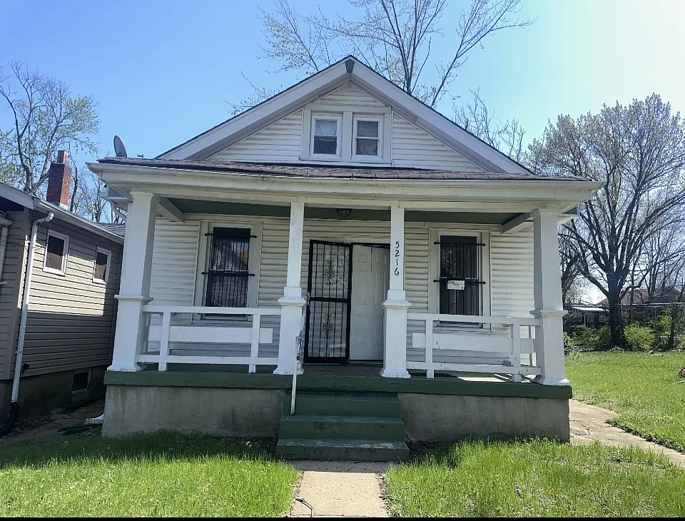 3 bed, 960 sqft, $1,200 — Photo 2