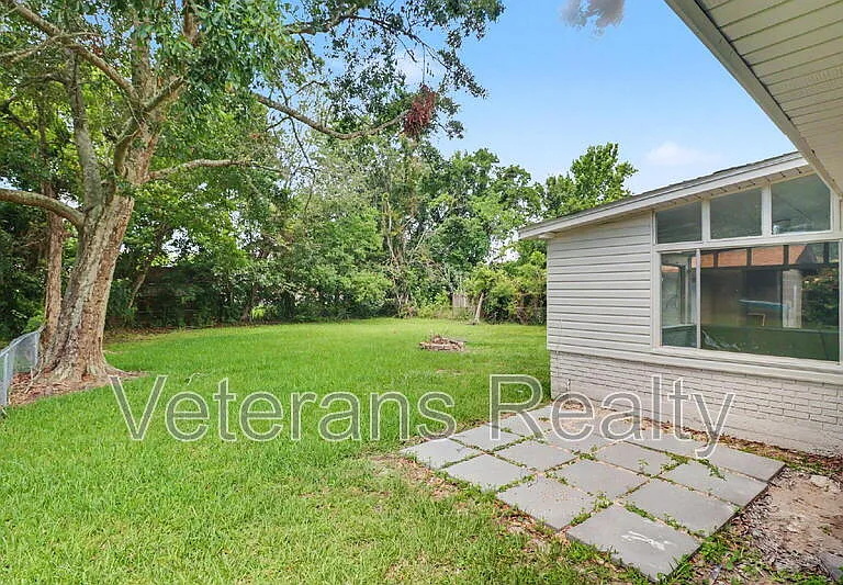 111 Valentine Dr — Photo 21