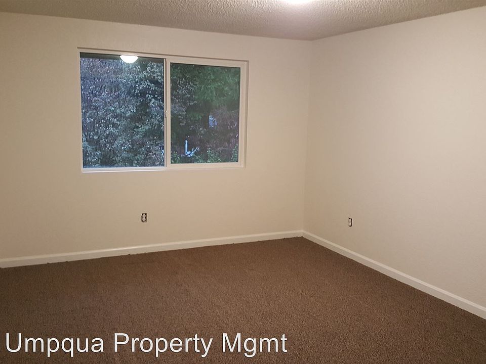 2nd image of 331 NE Howland St APT 4