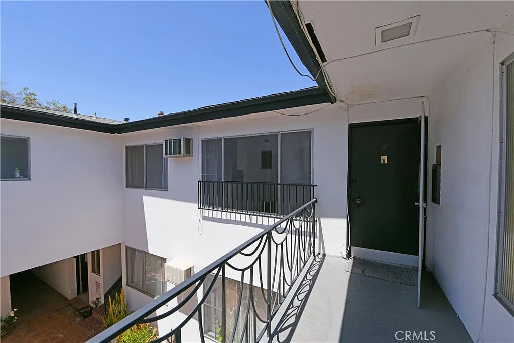 2 bed, 950 sqft, $2,950 — Photo 2