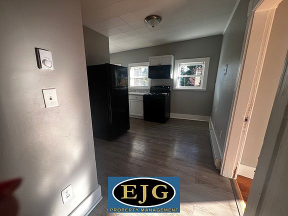 3rd image of 205 Pine St APT 3