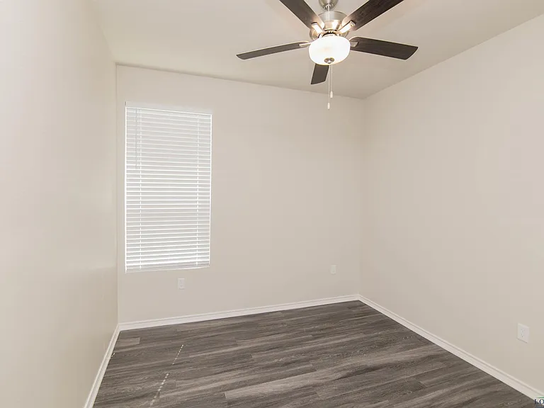 1427 Monterey Dr — Photo 8