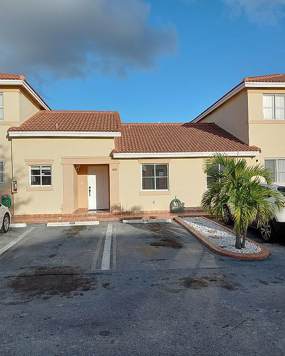 1st image of 360 NW 114th Ave APT 103