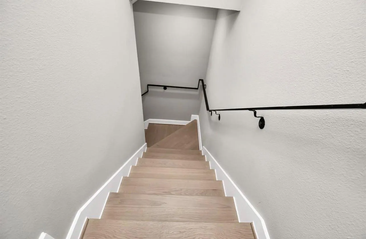 3 bed, 3.5 bath, 1828 sqft, $2,450 — Photo 3